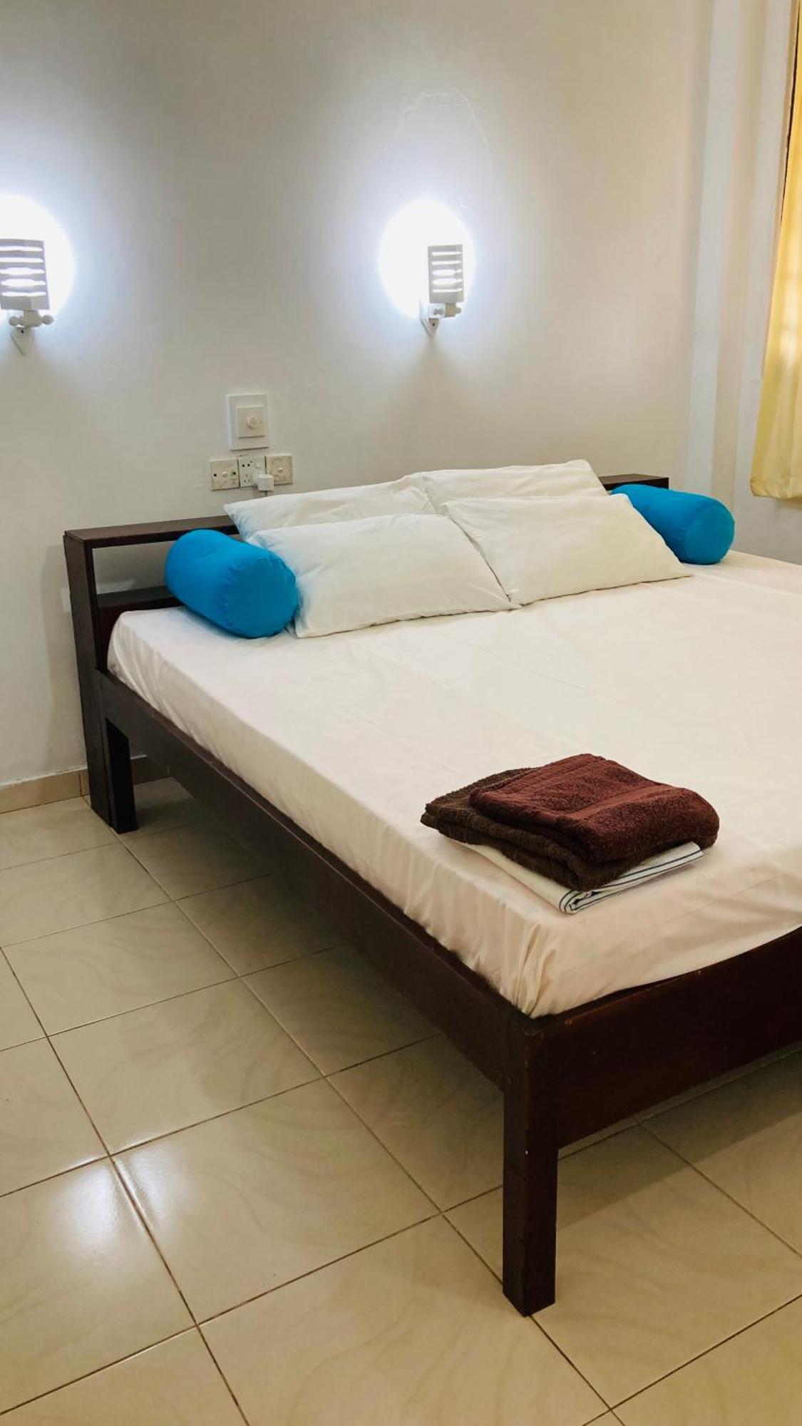 Siri Tourist Holiday Home Hikkaduwa Bagian luar foto